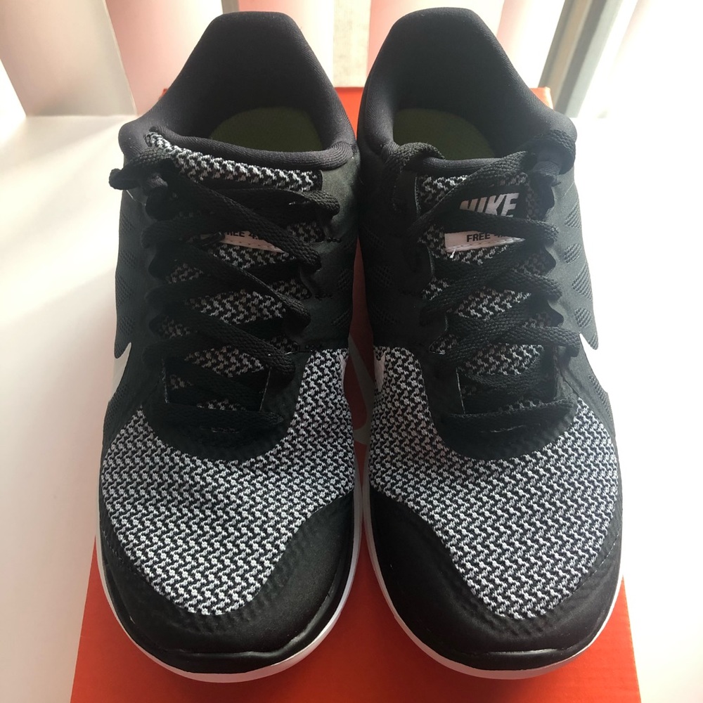 Nike Free 4.0 V4 - Women’s size 7.5 - Black